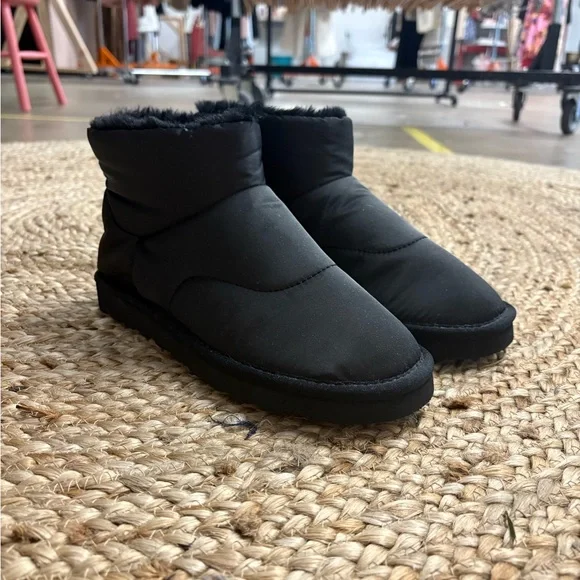 Matisse Black Ankle Booties - Picture 3 of 4